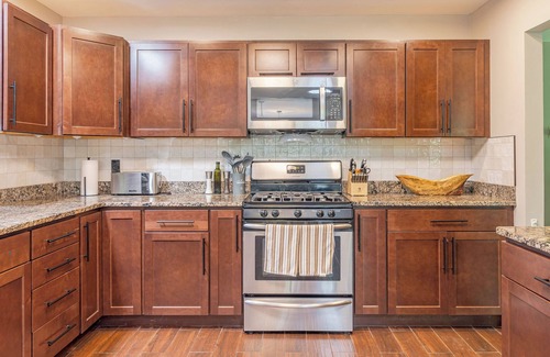 Kingston Casa | This house is a 4 bedroom(s), 3 bathrooms, located in Kingston, NY.