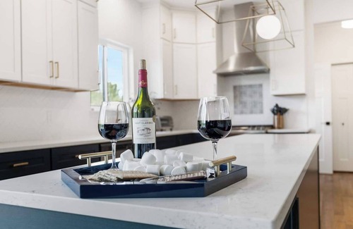Holland Casa | This house is a 4 bedroom(s), 2.5 bathrooms, located in Holland, MI.