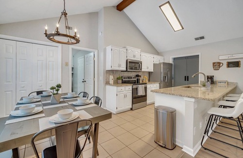 Richmond Hill Casa | This house is a 4 bedroom(s), 2 bathrooms, located in Richmond Hill, GA.