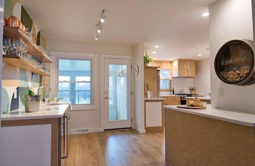 Seneca Falls Casa | This house is a 4 bedroom(s), 3 bathrooms, located in Seneca Falls, NY.