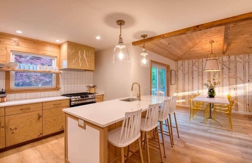 Seneca Falls Casa | This house is a 4 bedroom(s), 3 bathrooms, located in Seneca Falls, NY.
