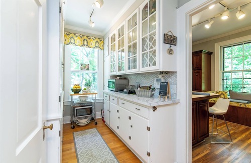 Lexington Casa | This house is a 5 bedroom(s), 4.5 bathrooms, located in Lexington, KY.