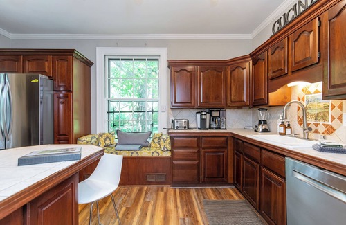 Lexington Casa | This house is a 5 bedroom(s), 4.5 bathrooms, located in Lexington, KY.