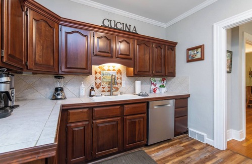 Lexington Casa | This house is a 5 bedroom(s), 4.5 bathrooms, located in Lexington, KY.