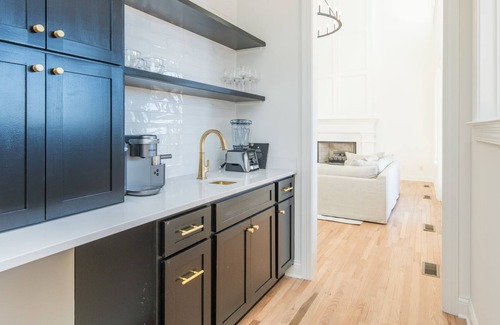 Lexington Casa | This house is a 5 bedroom(s), 5.5 bathrooms, located in Lexington, KY.
