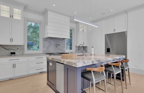 Sandy Springs Casa | This house is a 5 bedroom(s), 8 bathrooms, located in Atlanta, GA.