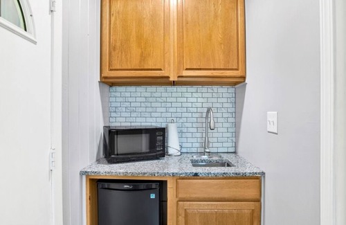East Pensacola Heights Casa | This house is a 6 bedroom(s), 3 bathrooms, located in Pensacola, FL.