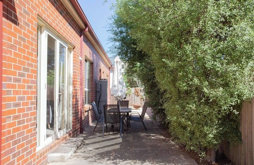 Ballarat Casa | This house is a 3 bedroom(s), 2 bathrooms, located in Ballarat Central, VIC.