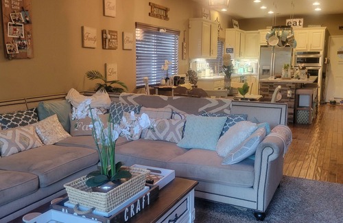Temecula Casa | This is a fully furnished spacious bedroom on 1st level floor, all inclusive!
