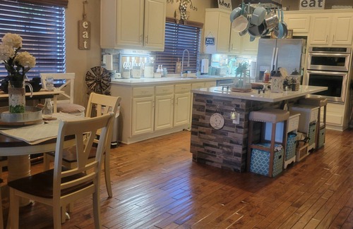 Temecula Casa | This is a fully furnished spacious bedroom on 1st level floor, all inclusive!