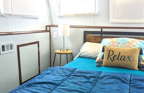 Fort Pierce Alquiler De Eote | This is a one of a kind adventure! Historic, restored Thompson Trawler Yacht!