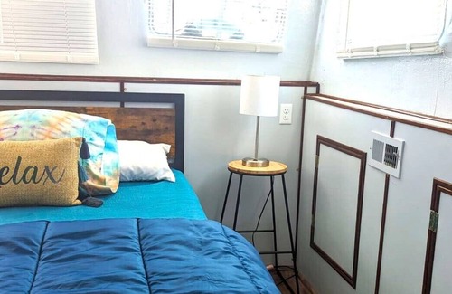 Fort Pierce Alquiler De Eote | This is a one of a kind adventure! Historic, restored Thompson Trawler Yacht!