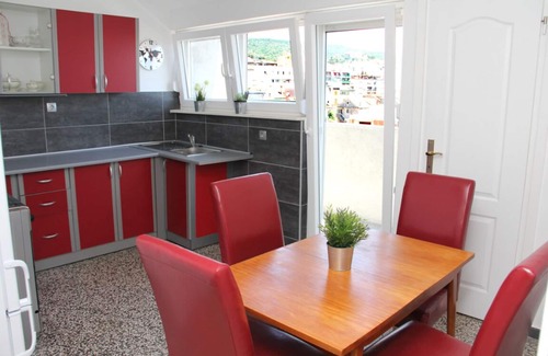 Plisac Apartamento | Este es un apartamento pequeño pero agradable con una hermosa vista en Chanel St. Apuesta inicial.
