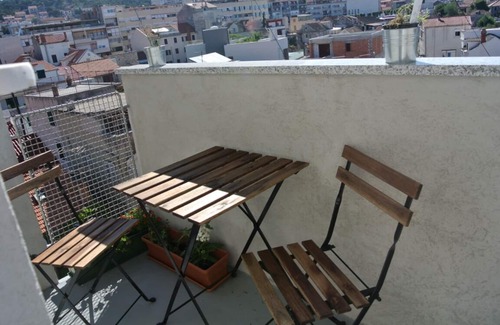 Plisac Apartamento | Este es un apartamento pequeño pero agradable con una hermosa vista en Chanel St. Apuesta inicial.