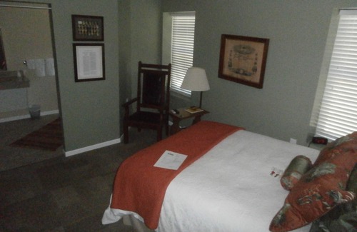 Holmesville Cama Y Desayuno | This is your 'home away from home'!10 bedrooms,11 baths! MUST call to reserve!