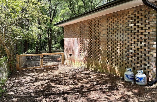 Stone Mountain Alquiler De RV | This listing is ONLY for an RV PARKING SPOT with utility hook-ups!