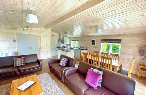 Alford Cabina | 4 bedroom accommodation in Woodthorpe