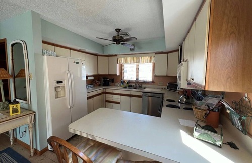 Dennisville Casa | This lovely 3 bedroom 2 and a half bath home is located directly on the bay in Sea Isle City