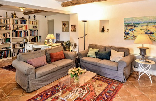 Violes Casa | Alojamiento de 4 habitaciones en Violès