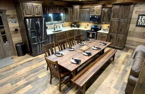 Gatlinburg - Pigeon Forge Complejo | This luxury lodge is breathtaking from the moment you arrive.