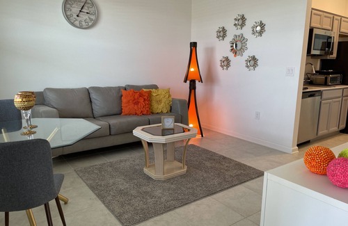 Haines City Apartamento | This new suite is located in Haines City. close to every major attraction