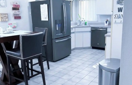 Southgate Casa | This nice house is located close in a nice and safe neighborhoods and 15