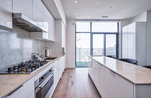 St. Lawrence Apartamento | This penthouse is a 2 bedroom(s), 2 bathrooms, located in Toronto, Ontario.