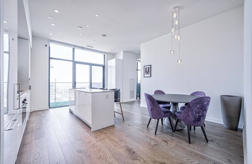 St. Lawrence Apartamento | This penthouse is a 2 bedroom(s), 2 bathrooms, located in Toronto, Ontario.