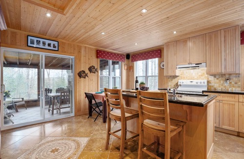 Rosseau Casa | This pretty oasis is tucked away in Beley Bay on historic Lake Rosseau.