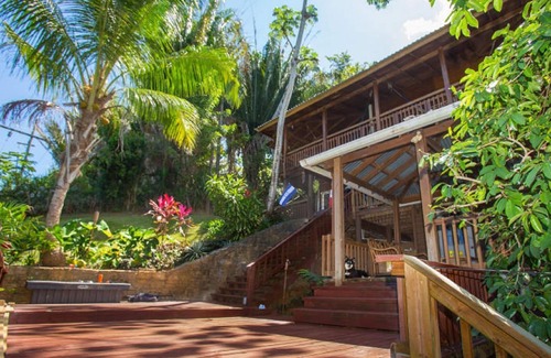 Sandy Bay Apartamento | Jungle Reef Inn, Casa Tropical Treehouse II