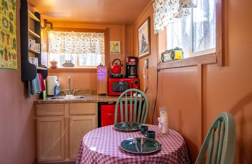 Bloomington Apartamento | This room is a 1 bedroom(s), 1 bathrooms, located in Bloomington, IN.