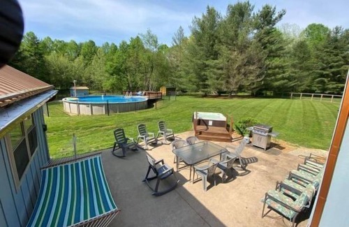 Bloomington Apartamento | This room is a 1 bedroom(s), 1 bathrooms, located in Bloomington, IN.