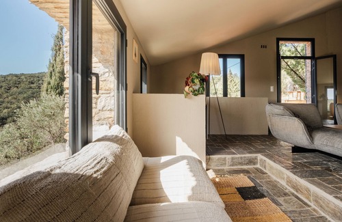 Camelas Otro | This sheepfold embodies the dream of a perfect balance between nature and serenity.