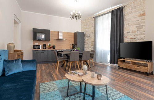 Pomer Apartamento | This spacious uniquely decorated apartment is perfect place to pamper yourself.