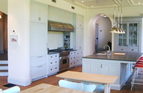 Mashpee Neck Casa | This spectacular home is situated on a quiet cul-de-sac.