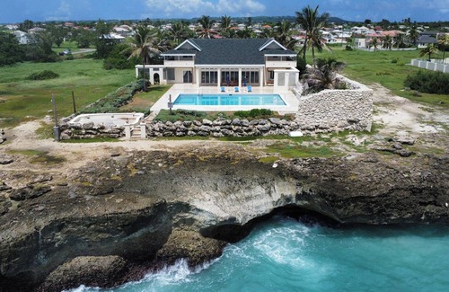 Long Bay Casa | This stunning 3 bedroom mansion, located on the serene East Coast of Barbados