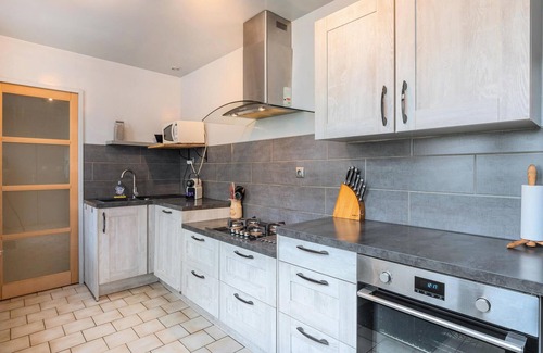 Roubaix Casa | This stylish and very spacious vacation home welcomes you to the town of Roubaix.