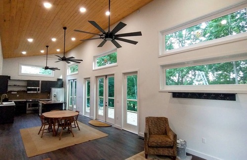 Summertown Casa | This stylish, modern country home is perfect for a getaway in Summertown, TN.