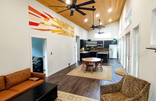 Summertown Casa | This stylish, modern country home is perfect for a getaway in Summertown, TN.