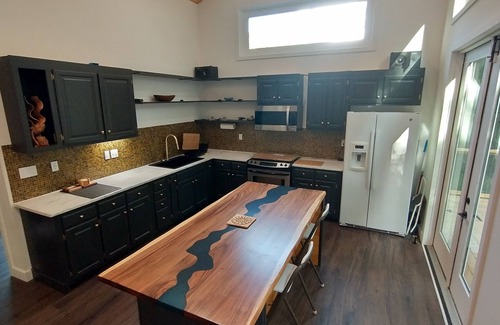 Summertown Casa | This stylish, modern country home is perfect for a getaway in Summertown, TN.