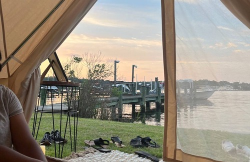 Edgewater Alquiler De RV | This tent is a 0 bedroom(s), 1 bathrooms, located in Edgewater, MD.