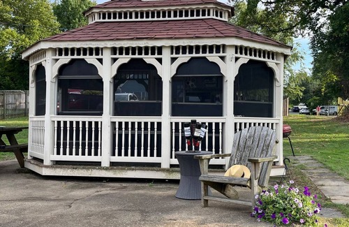 Edgewater Alquiler De RV | This tent is a 0 bedroom(s), 1 bathrooms, located in Edgewater, MD.