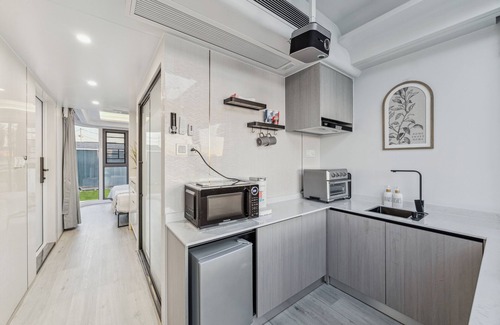 Highlands Apartamento | This tiny house is a 1 bedroom(s), 1 bathrooms, located in Highlands, TX.