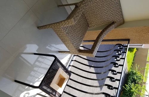 Falmouth Villa | ESTA VILLA DE CASA DE PUEBLO SE ENCUENTRA A 15 MINUTOS DE LA TIRA DE CADERA EN LA BAHÍA DE MONTEGO.