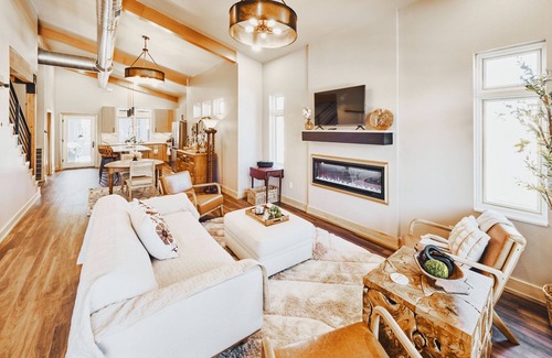 Sheridan Casa | This townhouse is a 3 bedroom(s), 3 bathrooms, located in Sheridan, WY.