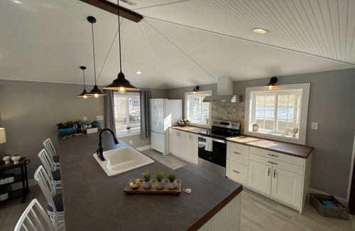 Columbia City Cabaña | This two-bedroom Lakeside cottage is a magical place