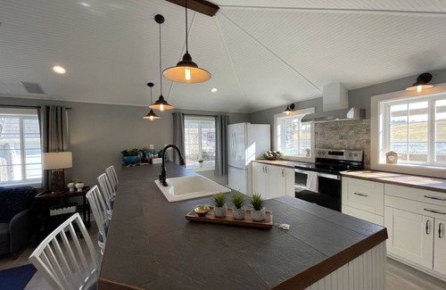 Columbia City Cabaña | This two-bedroom Lakeside cottage is a magical place