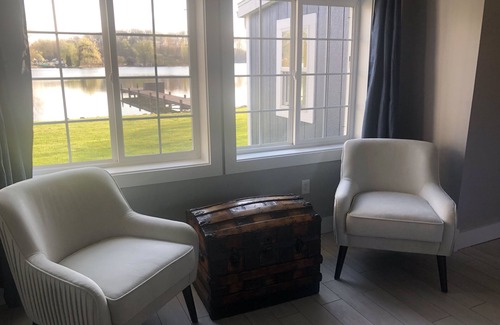 Columbia City Cabaña | This two-bedroom Lakeside cottage is a magical place