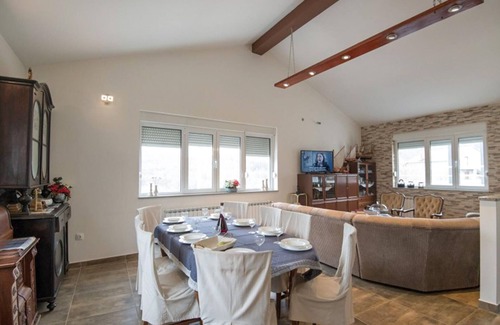 Lovrec Casa | Alojamiento de 3 habitaciones en Medovdolac