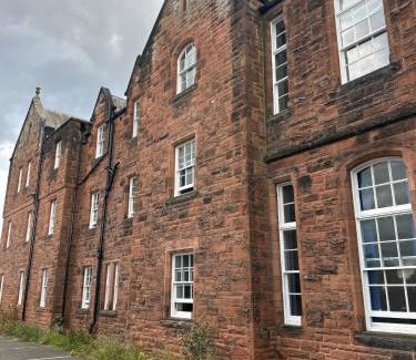 Dumfries Hotel | Thistle House